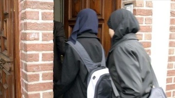 Fransa'da kıyafeti yüzünden derslere alınmayan Müslüman öğrenci, gördüğü ayrımcılığı BM'ye