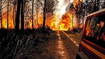 Fransa'da ülke tarihinin en büyük yangını büyüyor