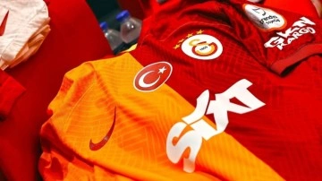Galatasaray'a üç yıllık imza attı. Transfer dönemi bitti ama imza şov devam ediyor