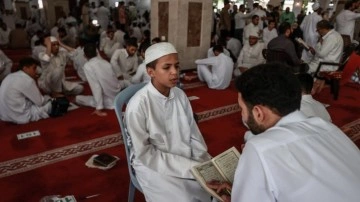 Gazze'de 1471 hafız tek celsede Kur'an-ı Kerim okuma programına katıldı