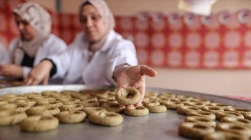 Gazzeli kadınların bayram için hazırladığı kurabiyeler yetim çocukların yüzünü güldürüyor