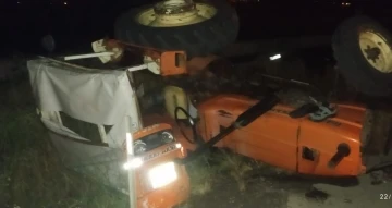 Hafif ticari araç ile traktör çarpıştı: 4 yaralı