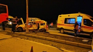 Hafriyat kamyonu ve otomobil çarpıştı. Erzincan'daki feci kazada iki ölü 4 yaralı var