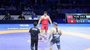 İranlı rakibi Amin Mirzazadeh'e kaybetti. Milli güreşçi Rıza Kayaalp gümüş madalya kazandı