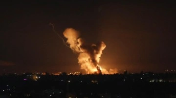 İsrail savaş uçakları camiyi bombaladı