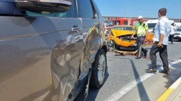 İstanbul Havalimanı'nda feci kaza! Cip ve taksi kafa kafaya çarpıştı