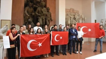 İtalya'daki Türk öğrenciler, Atatürk'ün ilk heykellerini yapan Pietro Canonica'nın mü