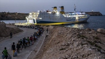 İtalya'nın Lampedusa Adası'nın sakinleri, düzensiz göç konusunda yalnız bırakıldıklarını d