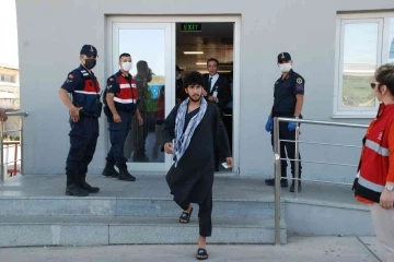 İzmir’de 226 Afgan göçmen sınır dışı edildi
