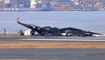 Japonya'da pistteki uçak kazasının ardından 100'den fazla uçuş iptal edildi