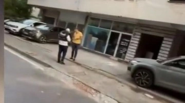  Kadıköy'de değnekçilik yapan şahıs polis tarafından yakalandı