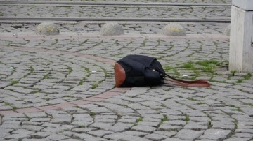 Kocaeli'de tramvay yolundaki şüpheli çanta paniğe neden oldu. Fünye ile patlatıldı