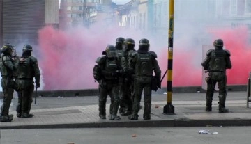 Kolombiya'da polisle göstericiler arasında çatışma