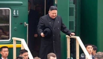 Kuzey Kore lideri, Rusya'ya gitmek üzere zırhlı trenle yola çıktı