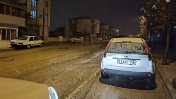 Lapa lapa kar yağışı başladı. Kar Edirne'den giriş yaptı