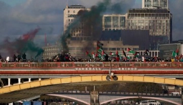 Londra'daki gösterilerde 126 kişi gözaltına alındı