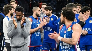Manisa Büyükşehir Belediyespor'u mağlup eden Anadolu Efes dörtlü finale yükselmeyi başardı