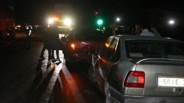 Nevşehir'de faciadan dönüldü. Üç araç zincirleme kazaya karıştı, 7 yaralı var