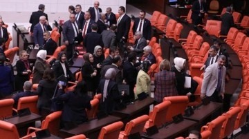 Özlem Zengin işaret etti: AK Parti grubu toplu halde Meclis Genel Kurulu'nu terk etti