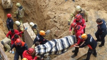 Sancaktepe'te feci olay! Toprak altında kalan işçi hayatını kaybetti