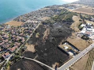 Silivri’de yangın çıktı, yüzlerce dönümlük arazi kül oldu
