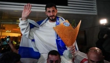 Sınır dışı edilen futbolcu İsrail’de kahraman gibi karşılandı
