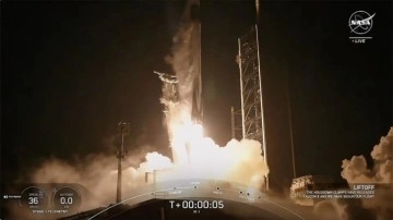 SpaceX, Ay'a iniş için gönderilen "Odysseus" aracını fırlattı