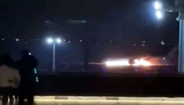 Tokyo Haneda Havalimanı'nda pistteki uçakta yangın çıktı