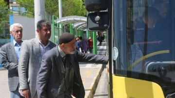 Toplu taşıma kartlarına yeni düzenleme. 65 yaş üstüne kötü haber. Türkiye geneline örnek olabilir