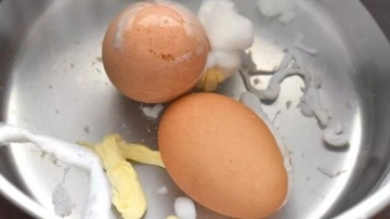Yumurta haşlarken mutlaka deneyin: Kabukları yaprak gibi açılıyor, haşlarken de asla çatlamıyor