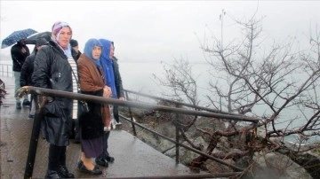 Zonguldak'ta batan geminin kayıp 7 personelinin yakınları bekleyişlerini sürdürüyor